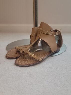 Relent, tan/ gold buckle sandals NWOT